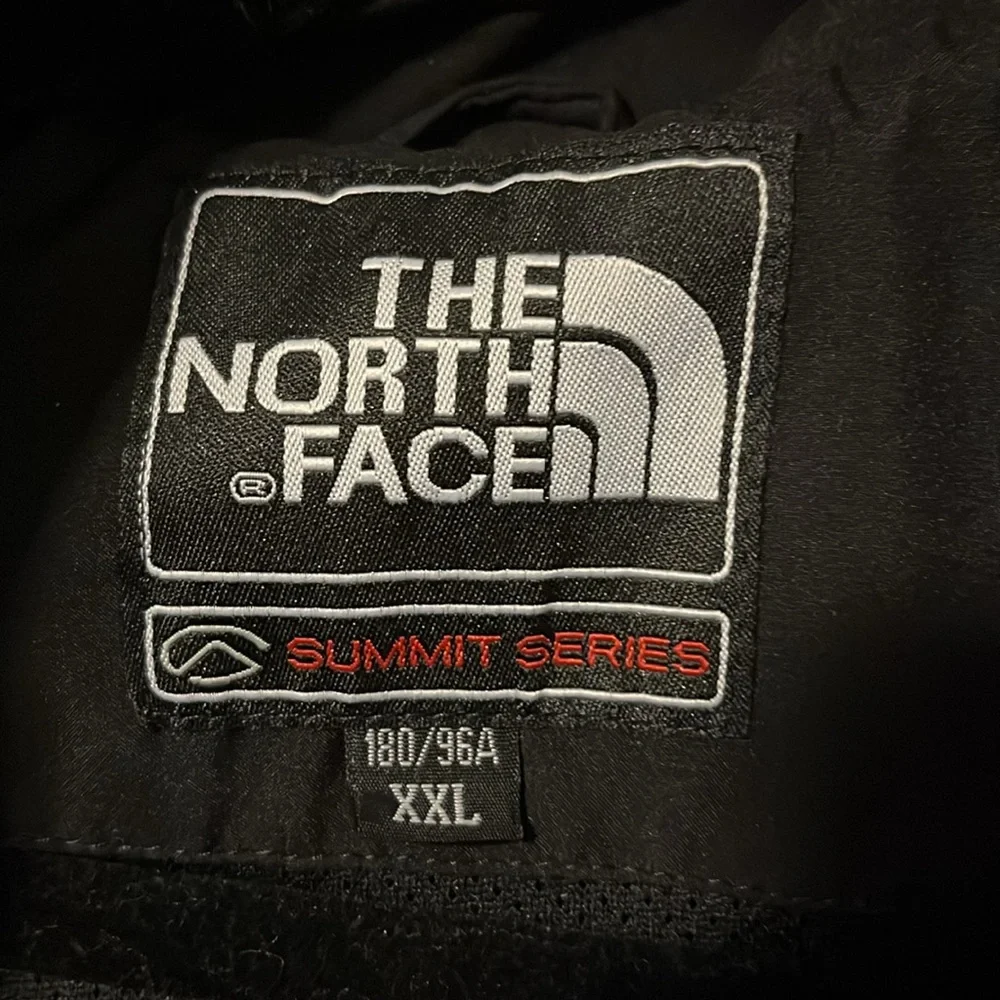 North Face - Wind/Rain Repellant Jacket (lightweight) - Picture 2 of 5